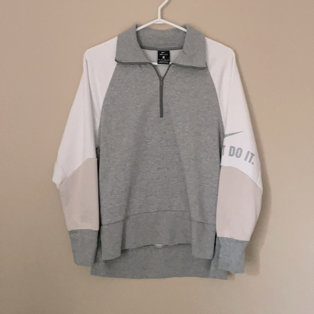 This is a nike hoodie, its really comfy, never been worn but there is no tag.